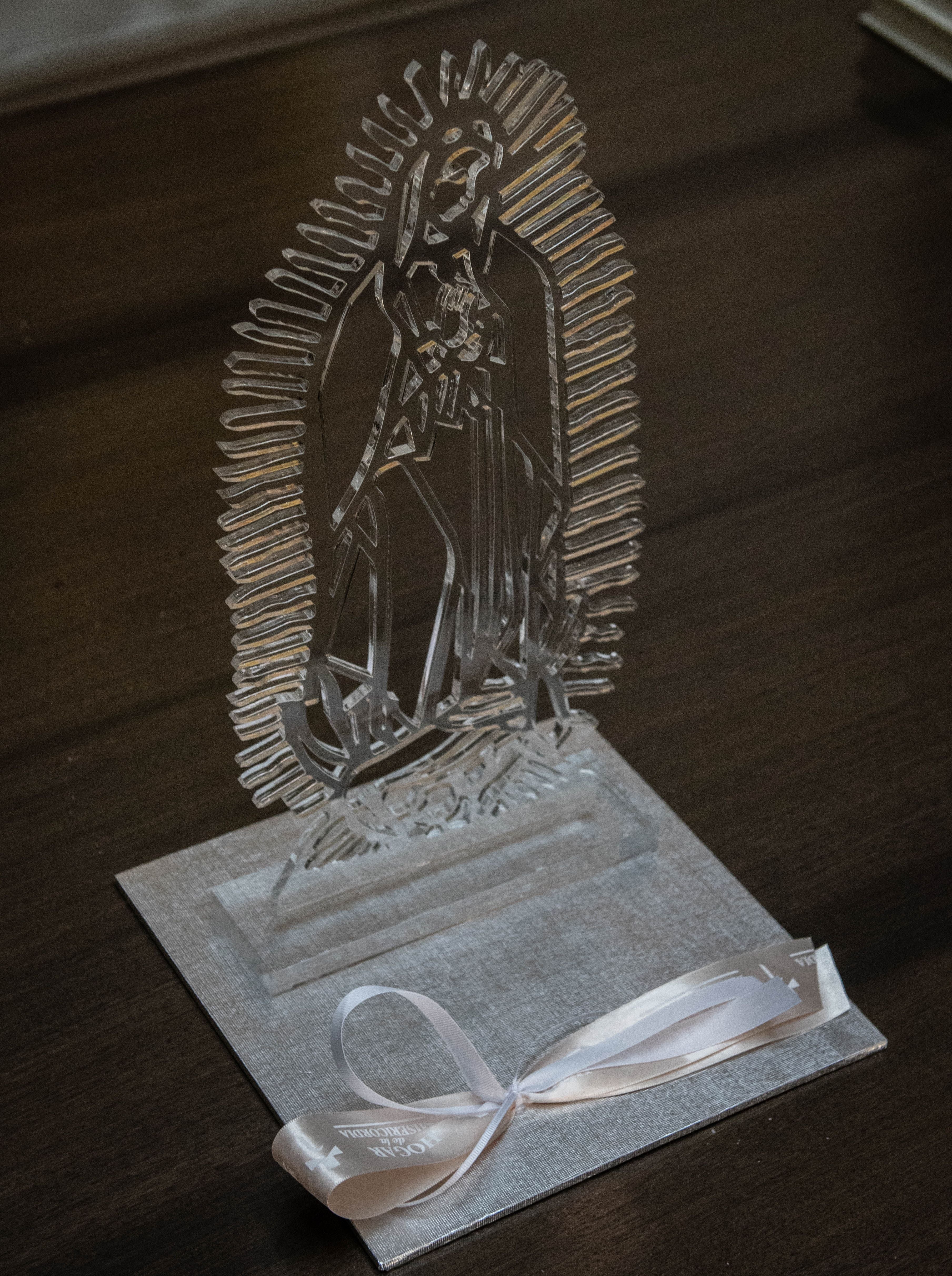 Virgen de Guadalupe acrílico transparente