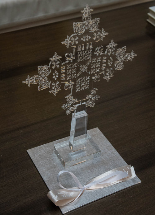 Cruz de acrílico transparente, grande